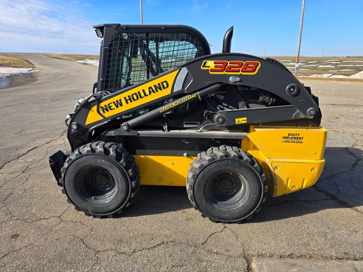 2025-new-holland-l328-image-2