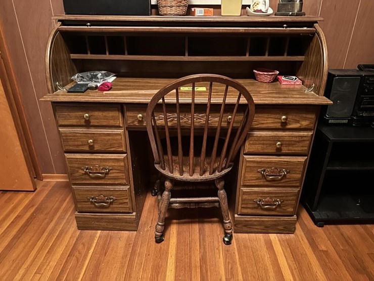 wooden-rolltop-desk-w/-chair-&-contents-image-2