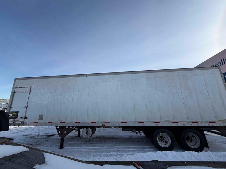 2011-utility-enclosed-trailer-image-2