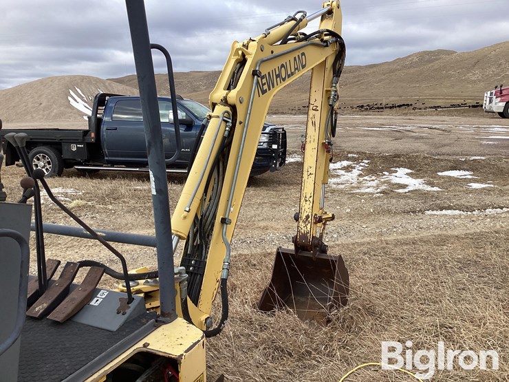 new-holland-ec35-image-19