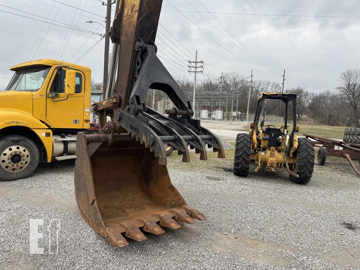 caterpillar-235b-image-25