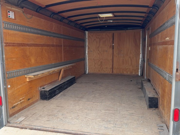 2011-united-expressline-image-17