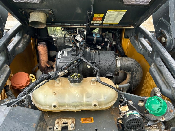 2020-deere-325g-image-15