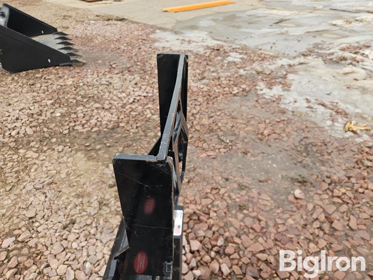 walk-through-pallet-fork-skid-steer-attachment-image-9