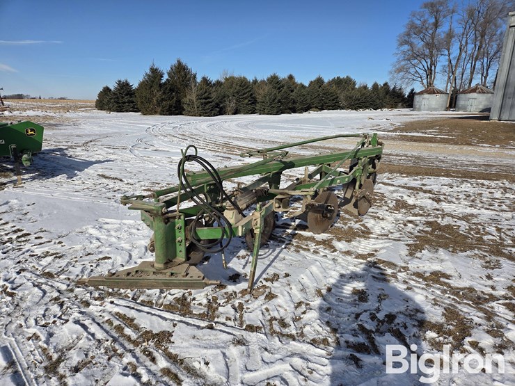 john-deere-4-bottom-plow-image-1