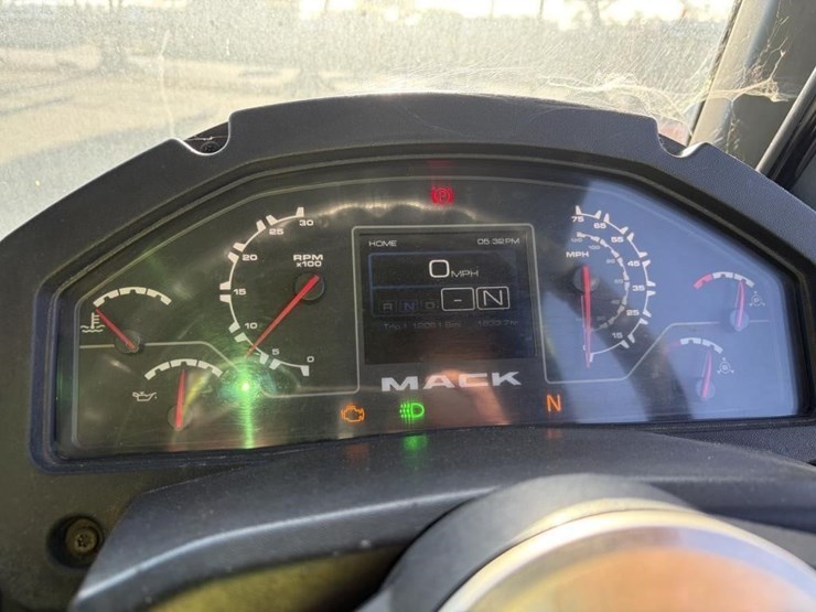 2018-mack-lr613-image-17