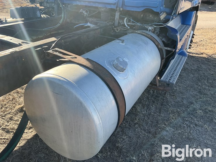 2011-freightliner-cascadia-125-image-9