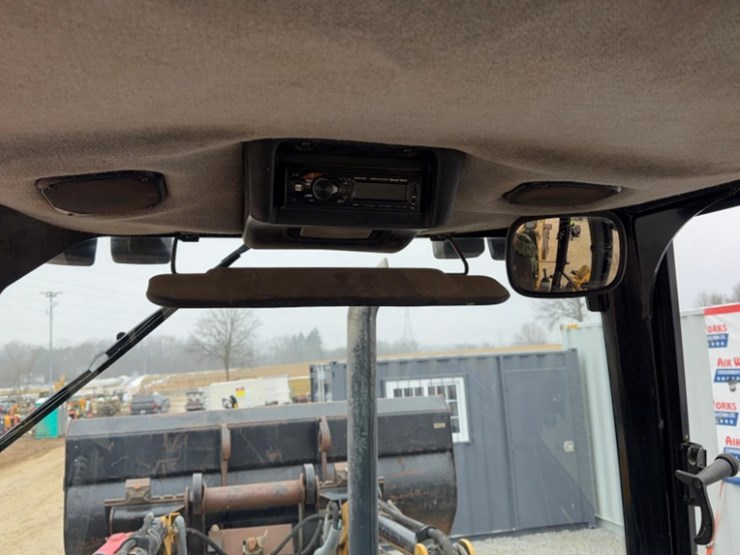 2011-caterpillar-420e-image-11