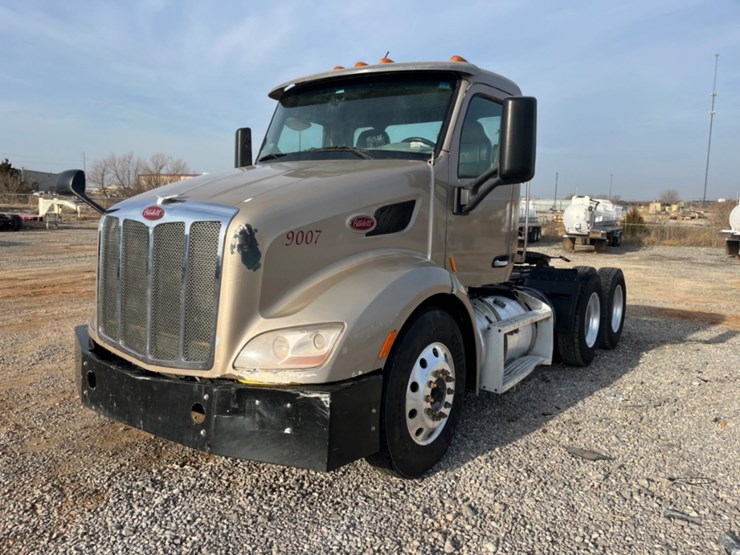 2017-peterbilt-579-image-1