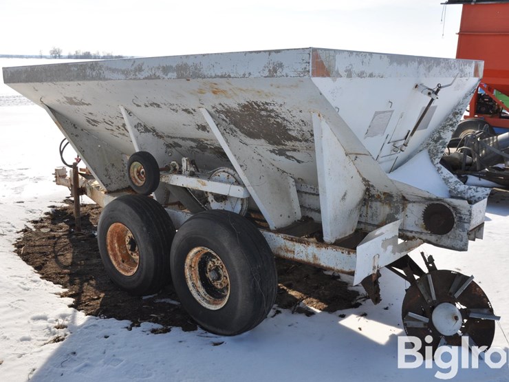 pull-type-dry-fertilizer-spreader-image-7