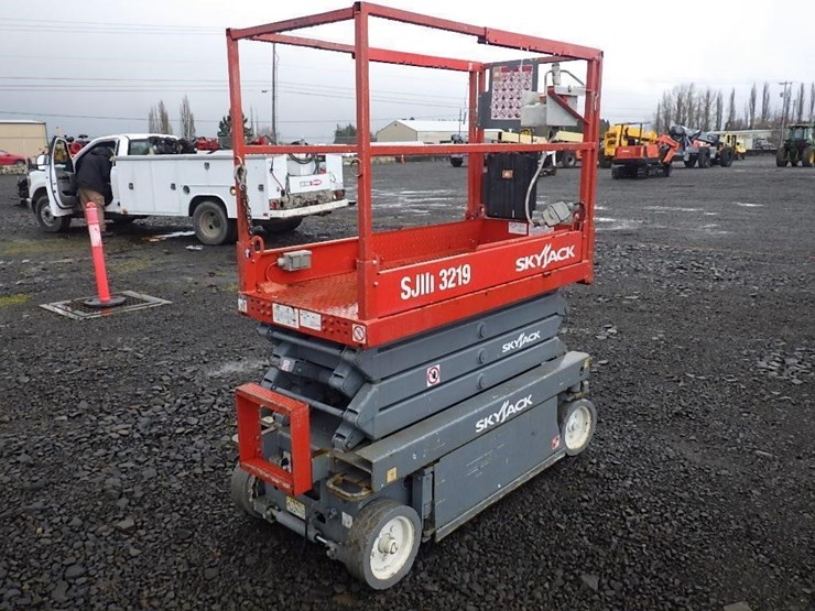 2013-skyjack-sjiii3219-image-1