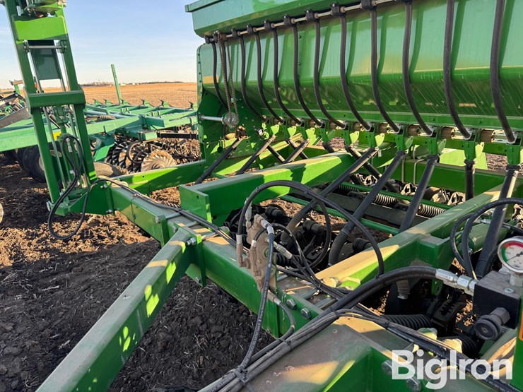 2022-john-deere-1590-image-12