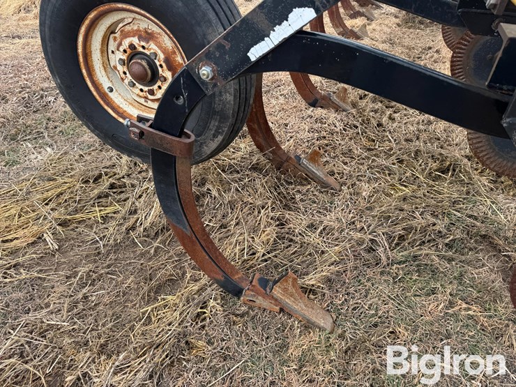 landoll-7-shank-chisel-plow-image-16