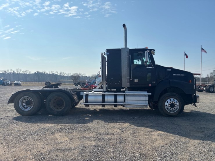 2011-western-star-4900sa-image-4