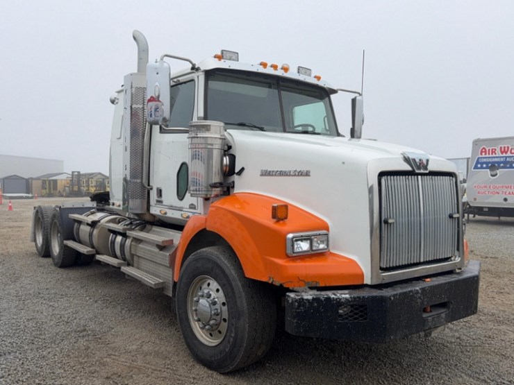 2015-western-star-4900sb-image-2