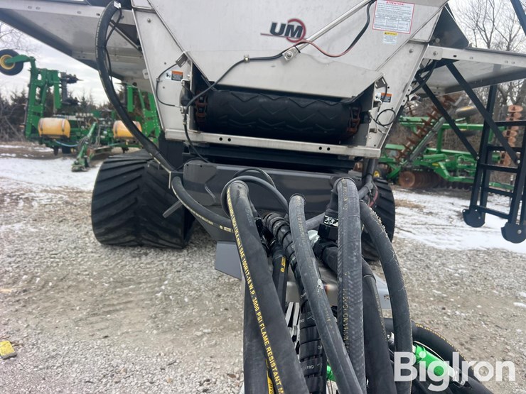 unverferth-2250-pro-force-dry-fertilizer-spreader-image-13