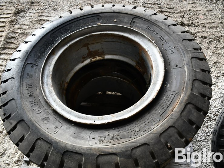 pallet-of-tires-image-15