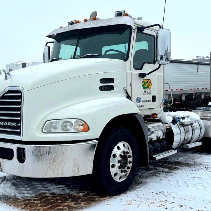 2018 Mack CXU613 Day Cab