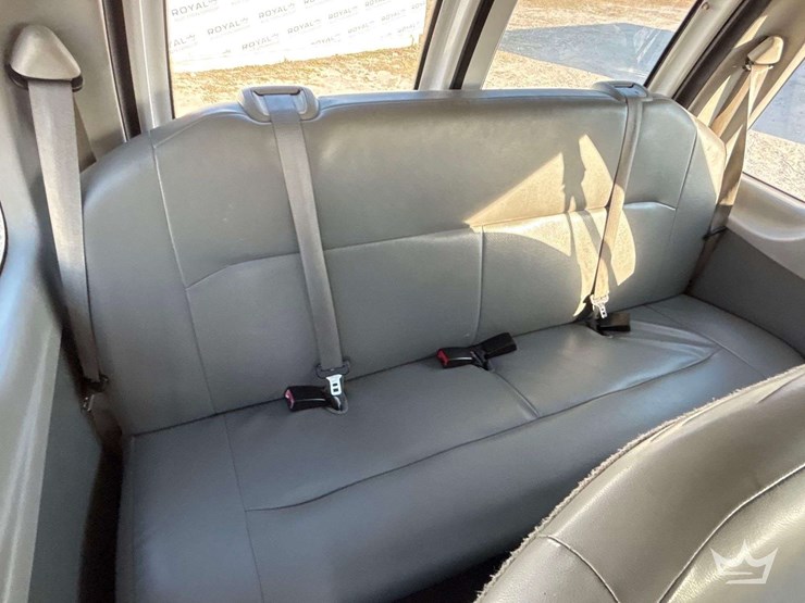 2011-ford-e350-image-11