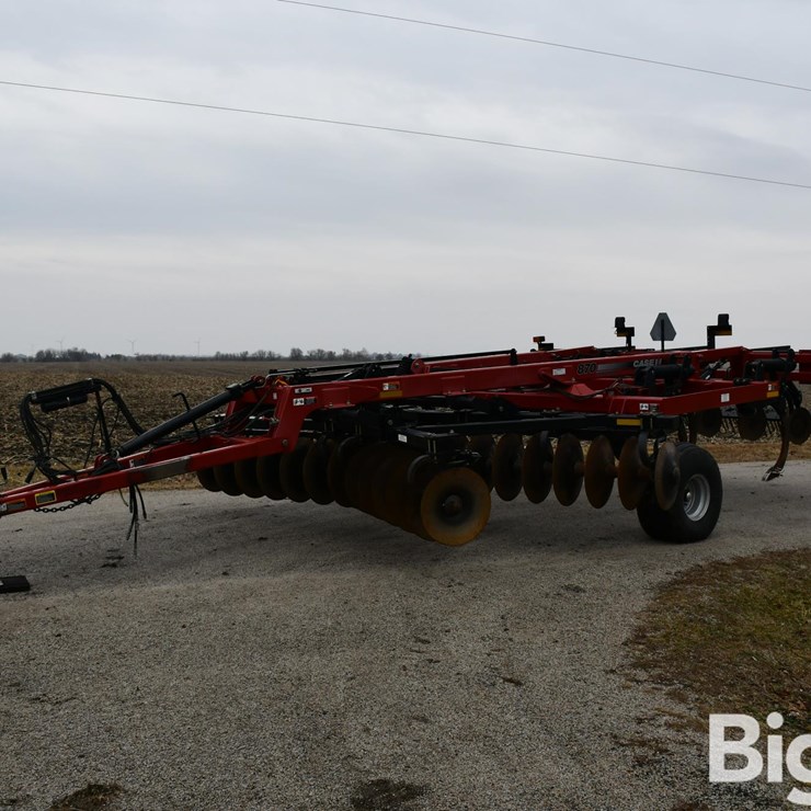Case IH 870 Ecolo-Tiger 7-Shank Disk Ripper