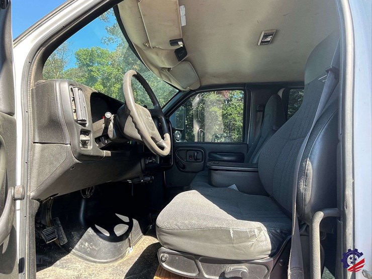 2007-gmc-c5500-flatbed-truck-image-69