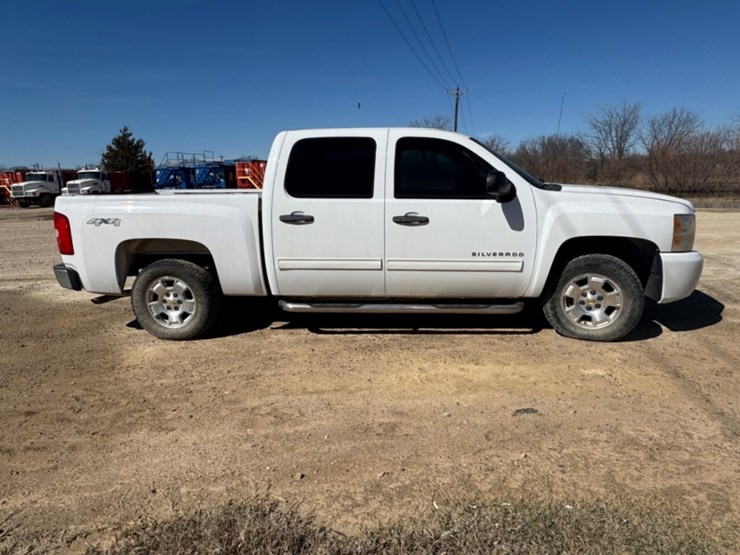 2010-chevrolet-1500-image-3
