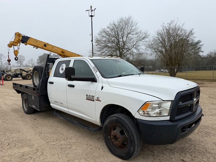 2015-dodge-ram-3500-image-2