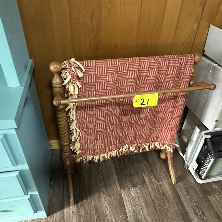 Oak Quilt Rack Stand