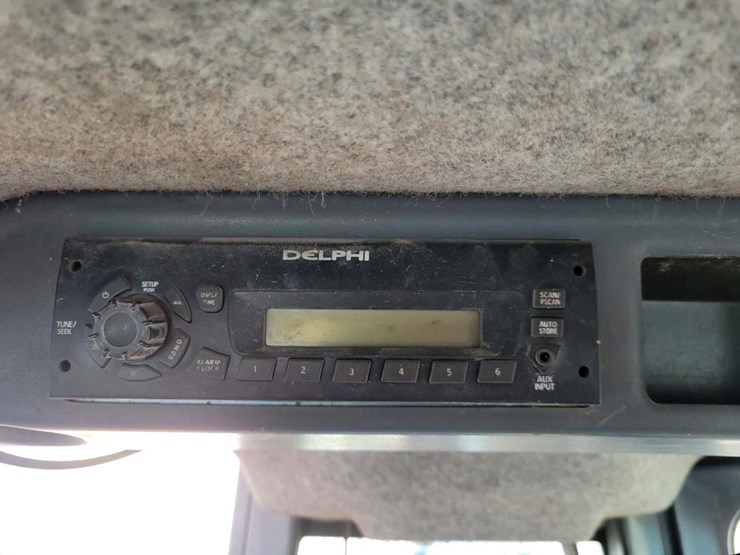 2012-deere-650k-image-17