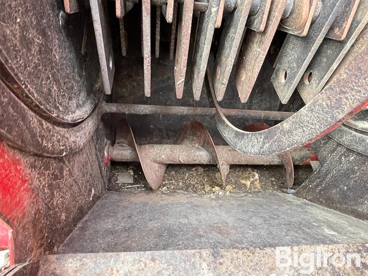 new-holland-352-image-18