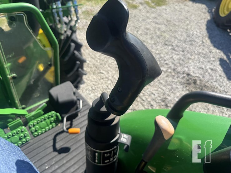 2022-john-deere-5065e-image-21