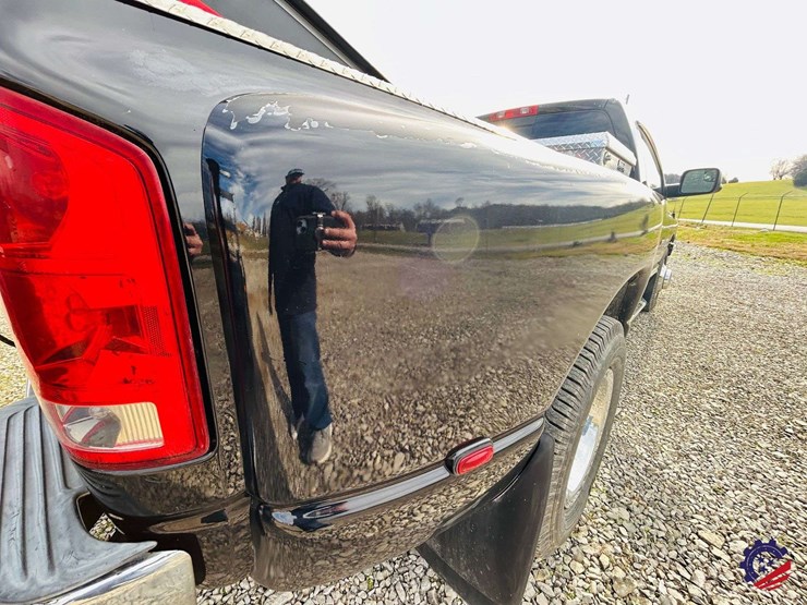 2004-dodge-ram-3500-image-32