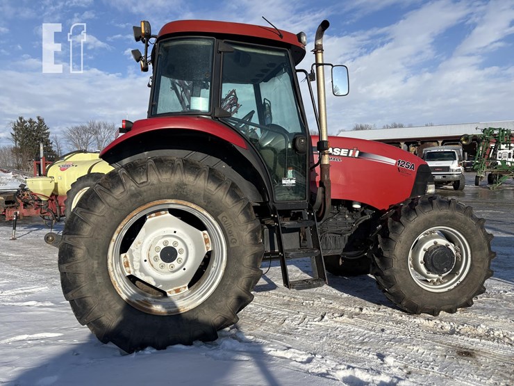 2013-case-ih-farmall-125a-image-3