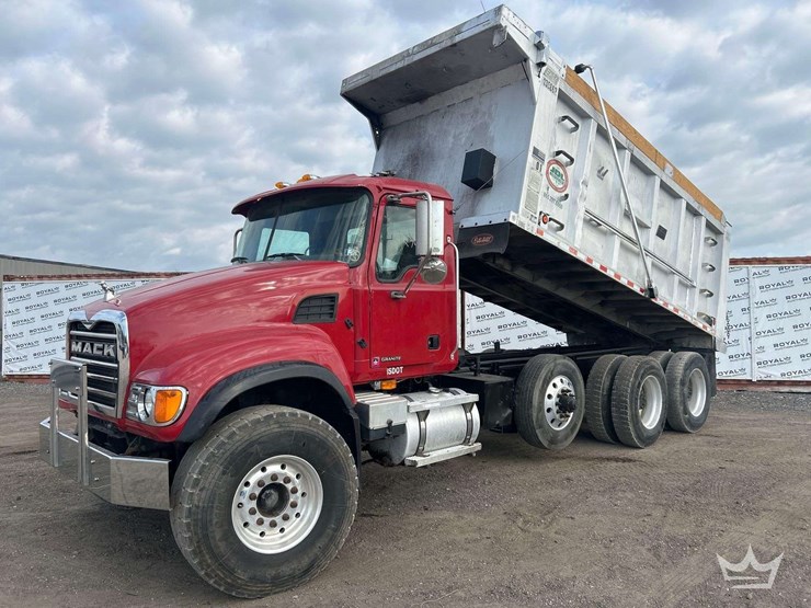 2006-mack-cv713-granite-tri-axle-dump-truck-image-1