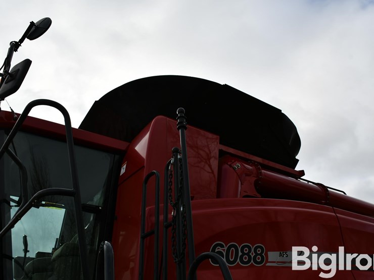 2011-case-ih-6088-image-15