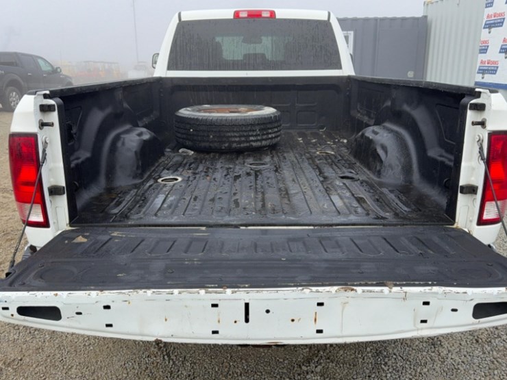 2015-dodge-2500-image-13