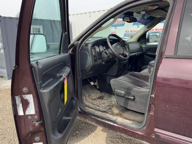 2004-dodge-ram-3500-image-11