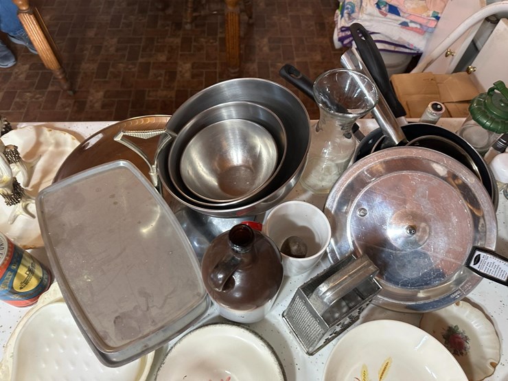 misc.-kitchen-cookware-&-silverware-image-7