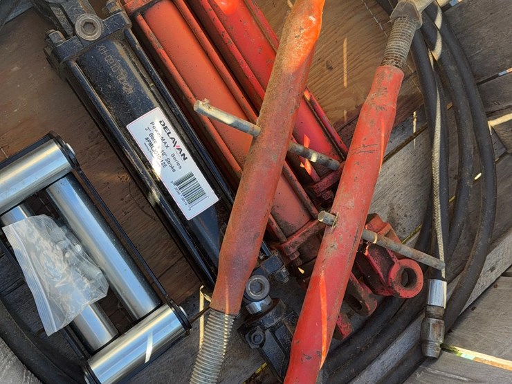 misc.-cylinders,-pump-and-hoses-3pt-connector-arms-image-3