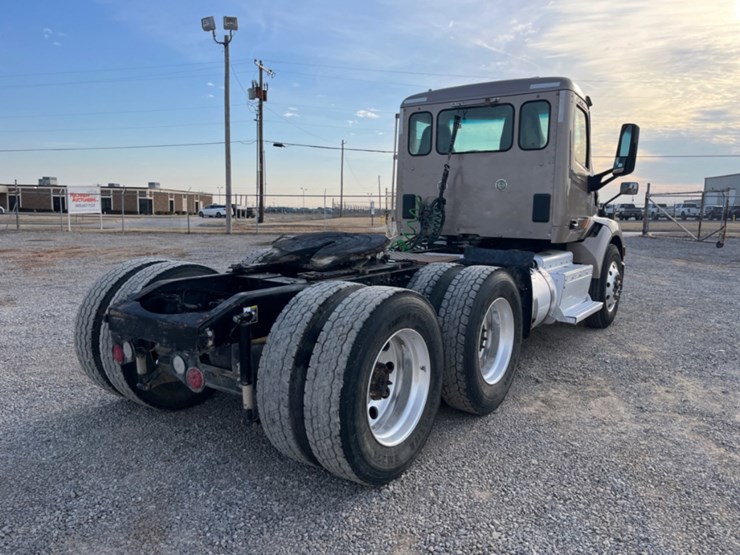 2017-peterbilt-579-image-5