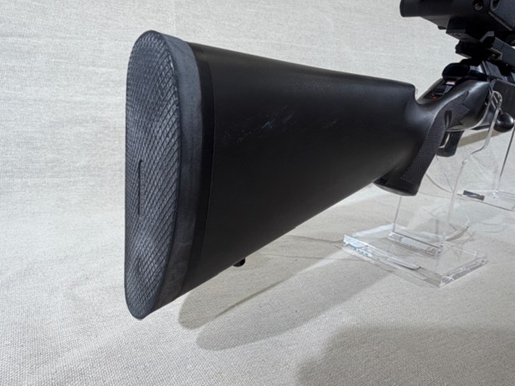 #215-•-browning-a-bolt-rifle-image-24