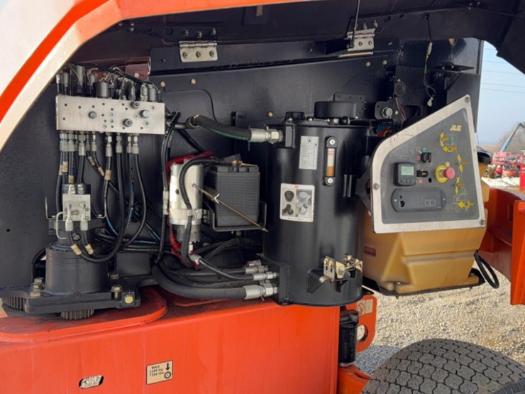 2018-jlg-400s-image-14