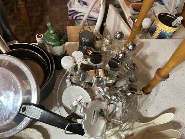 misc.-kitchen-cookware-&-silverware-image-10