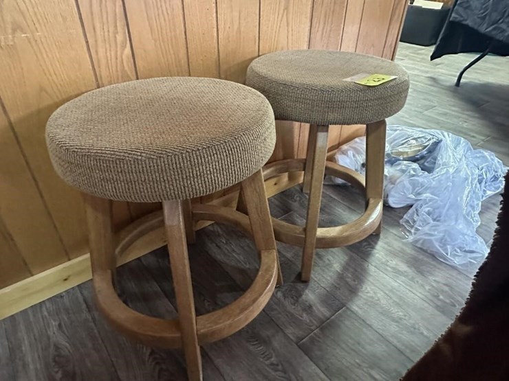 padded-stools-image-3