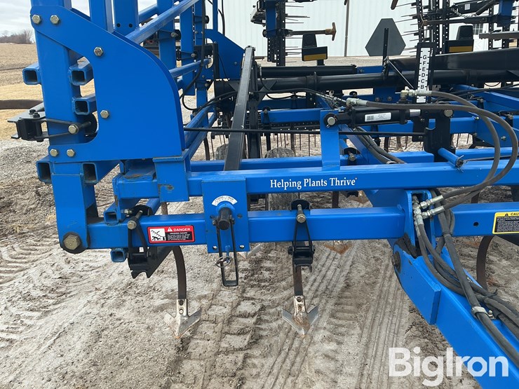 new-holland-st250-image-15