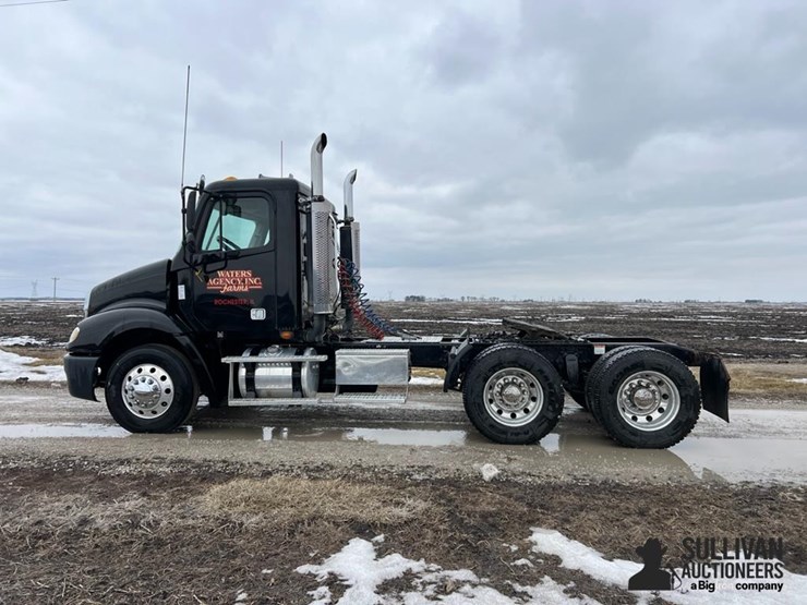 2006-freightliner-columbia-112-image-8