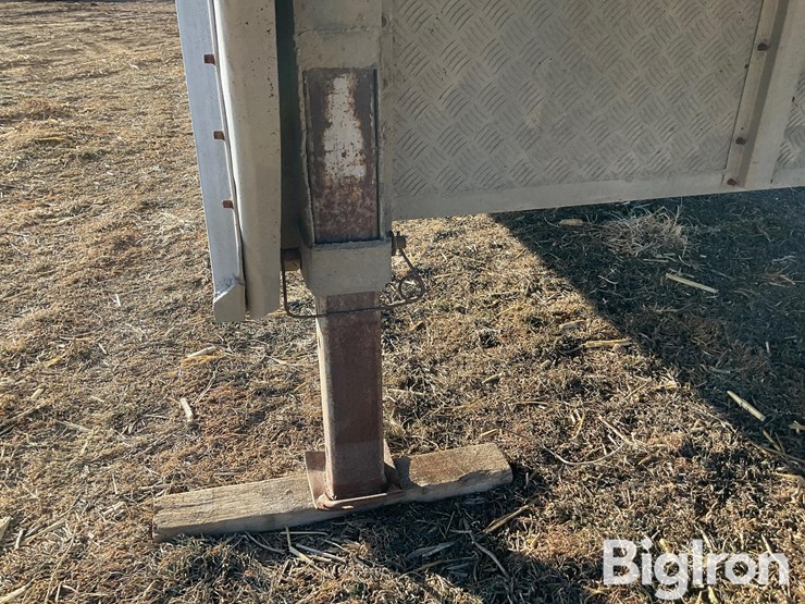 1994-barret-t/a-livestock-trailer-image-12