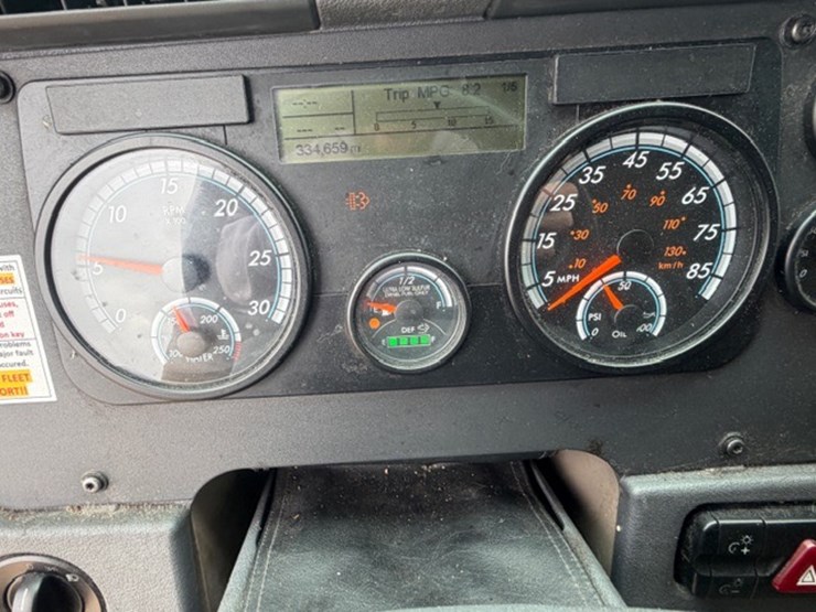 #226-•-2018-freightliner-cascadia-image-45