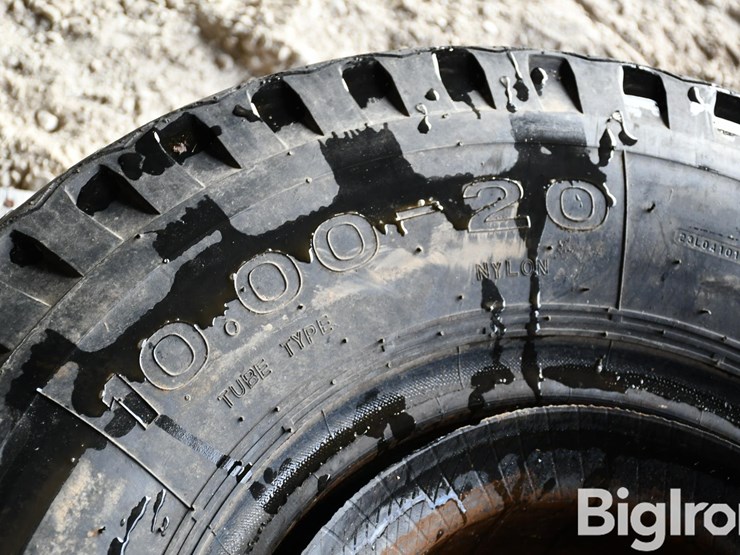 pallet-of-tires-image-17