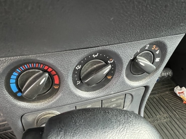 2011-ford-transit-image-27